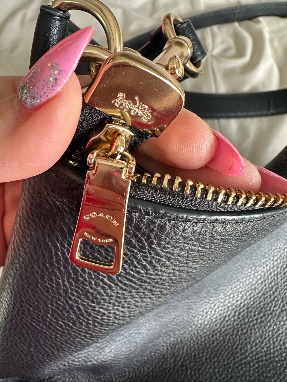 Coach Black Pebbled Leather Shoulder Bag with Gold Hardware - Picture 3 of 7